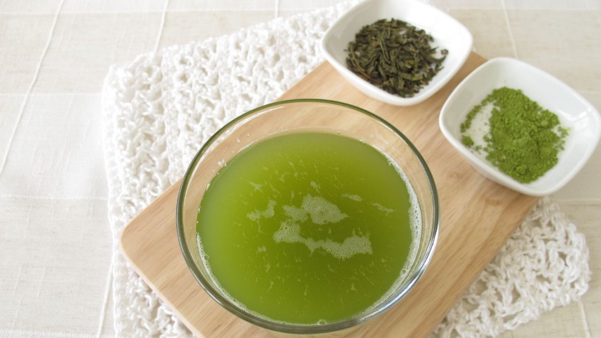 Porównanie dobroczynnych właściwości matcha i senchy: który zielony napar jest lepszy dla Twojego zdrowia?